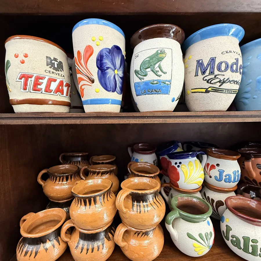 Barro y artesanía — Primos Products and Grocery, Blackwood NJ